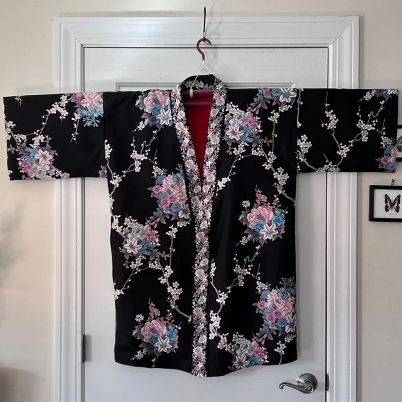 Silk Kimono, Made in Japan - Picture 2 of 8